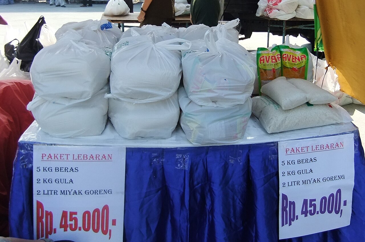 Penyaluran bansos bungi